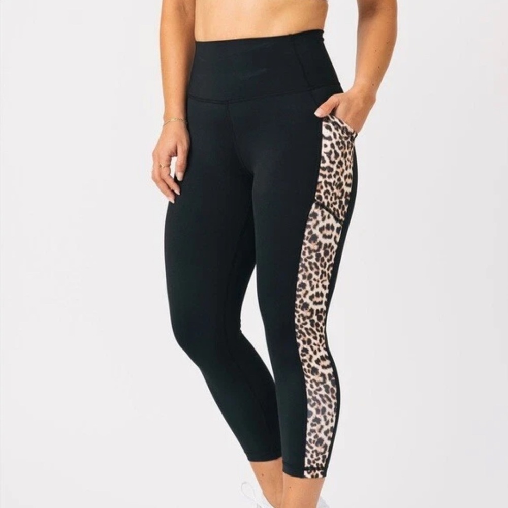 ZYIA NWOT leggings size 4 Leopard Pocket Brilliant Hi-Rise Capri 20”